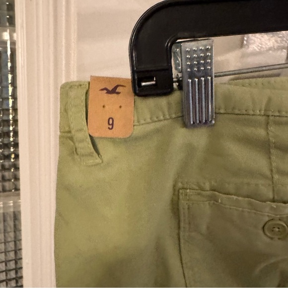 Hollister Juniors low rise Green shorts/capri pants, Sz 9 NWT - Picture 3 of 12